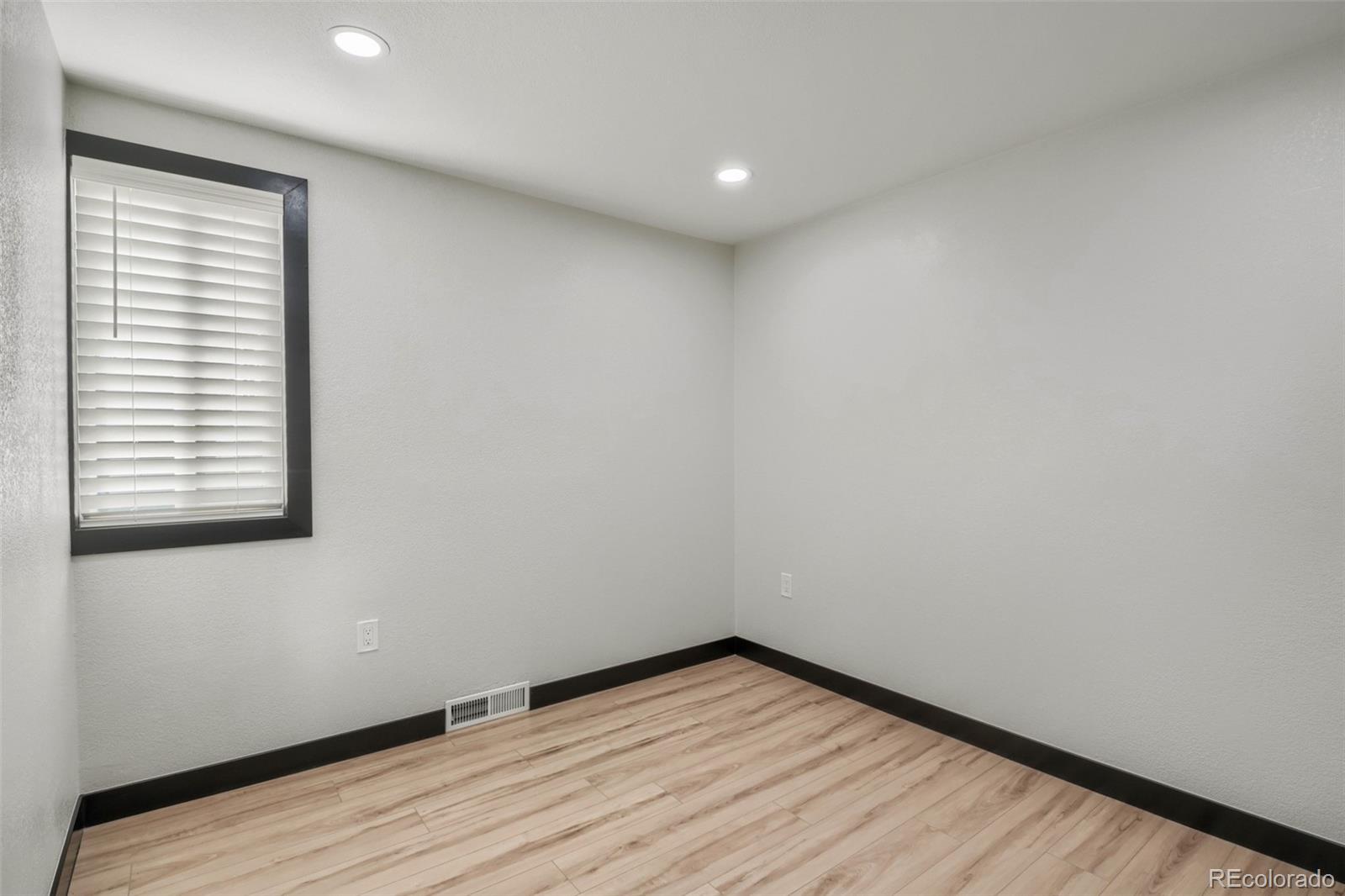 MLS Image #16 for 1575 s zenobia street,denver, Colorado