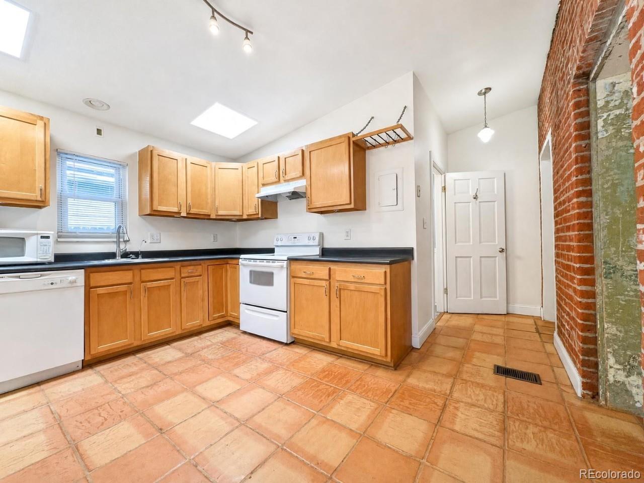 MLS Image #11 for 819 e 25th avenue,denver, Colorado