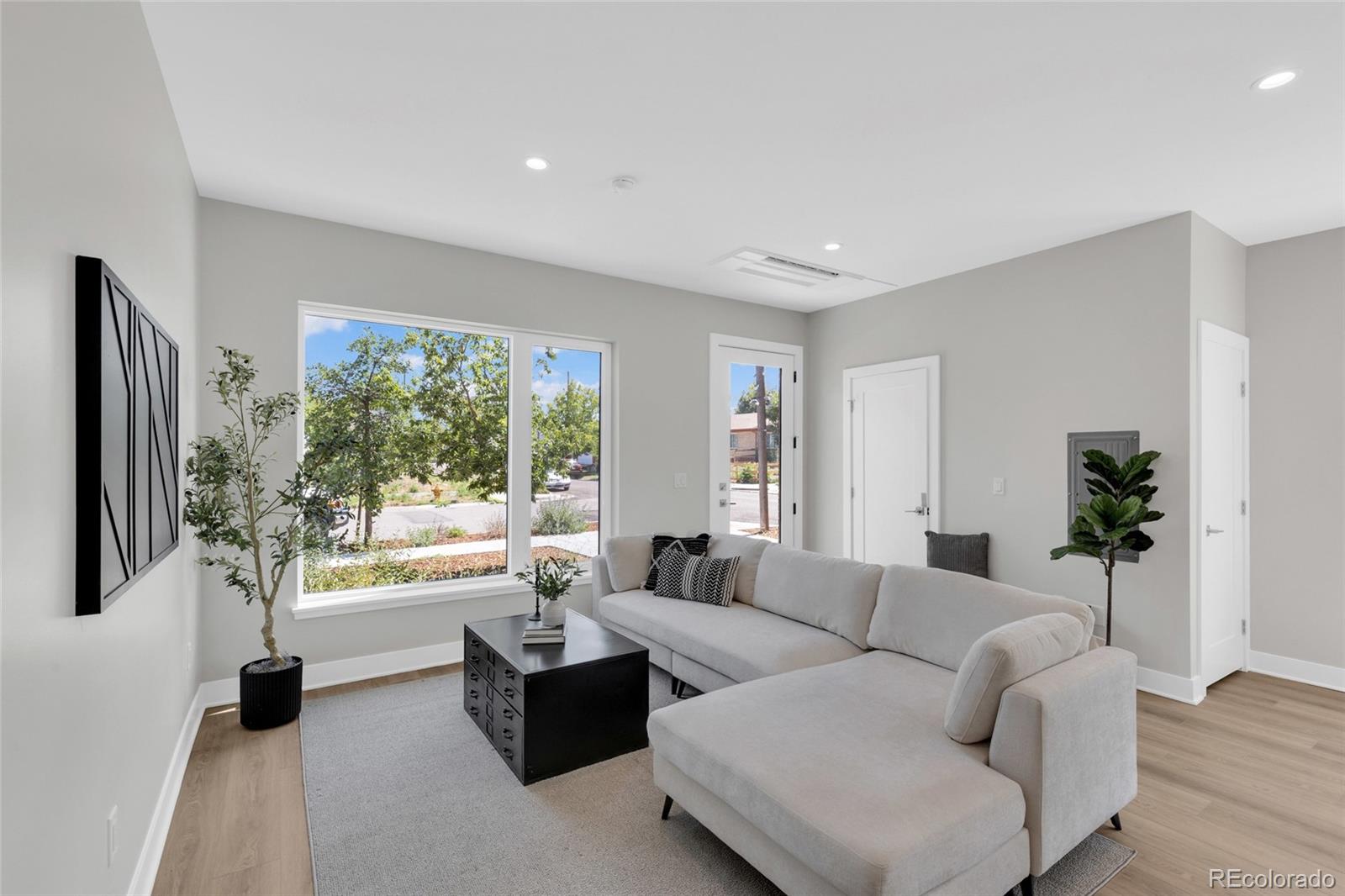 MLS Image #3 for 2195 s cherokee street,denver, Colorado