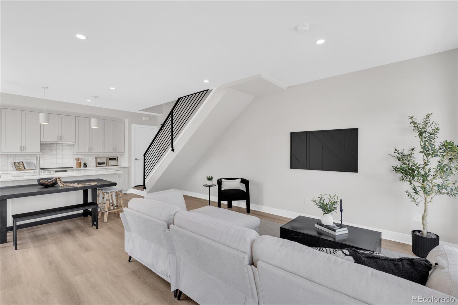 MLS Image #4 for 2195 s cherokee street,denver, Colorado