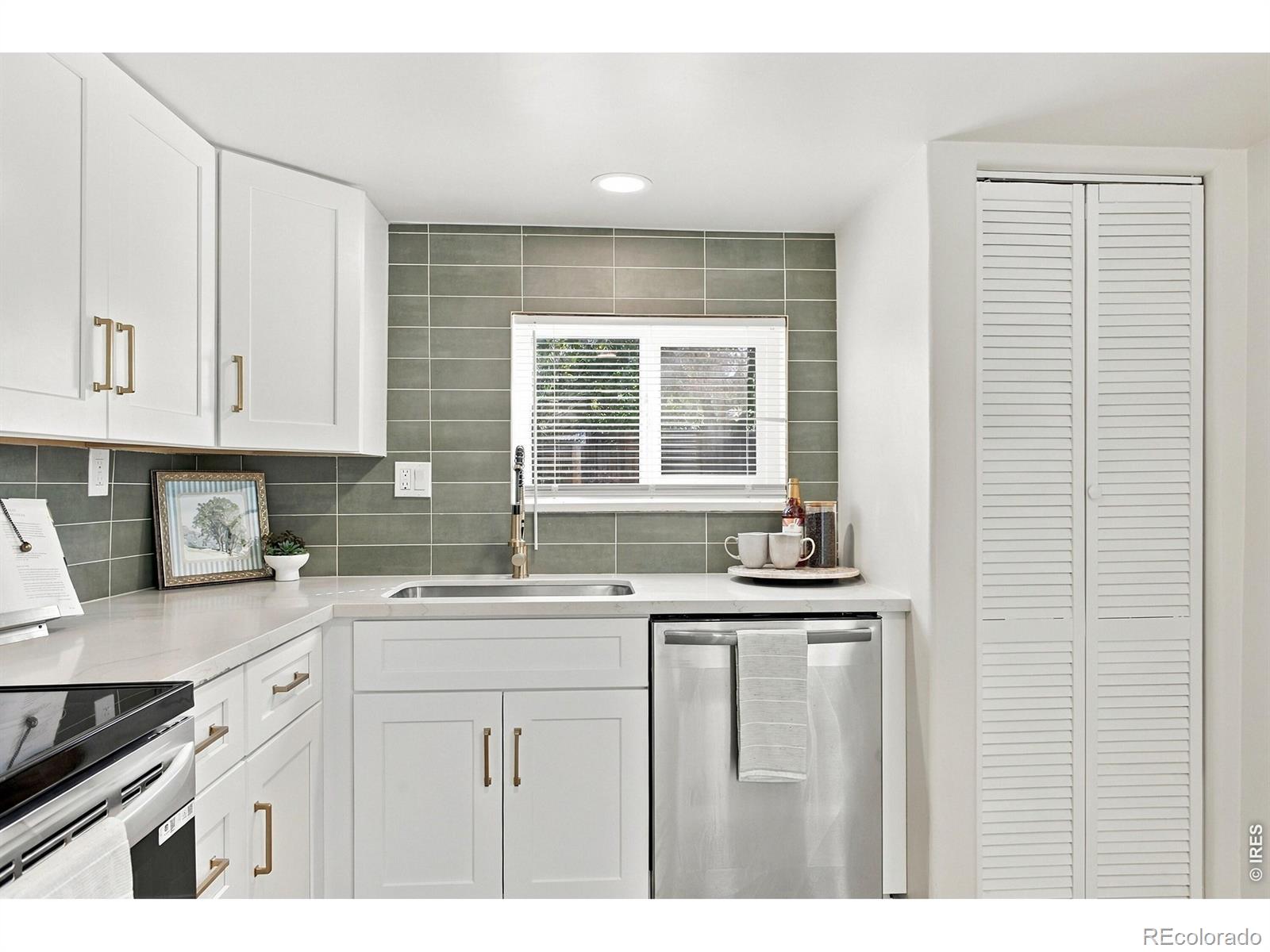 MLS Image #10 for 950 s leyden street,denver, Colorado