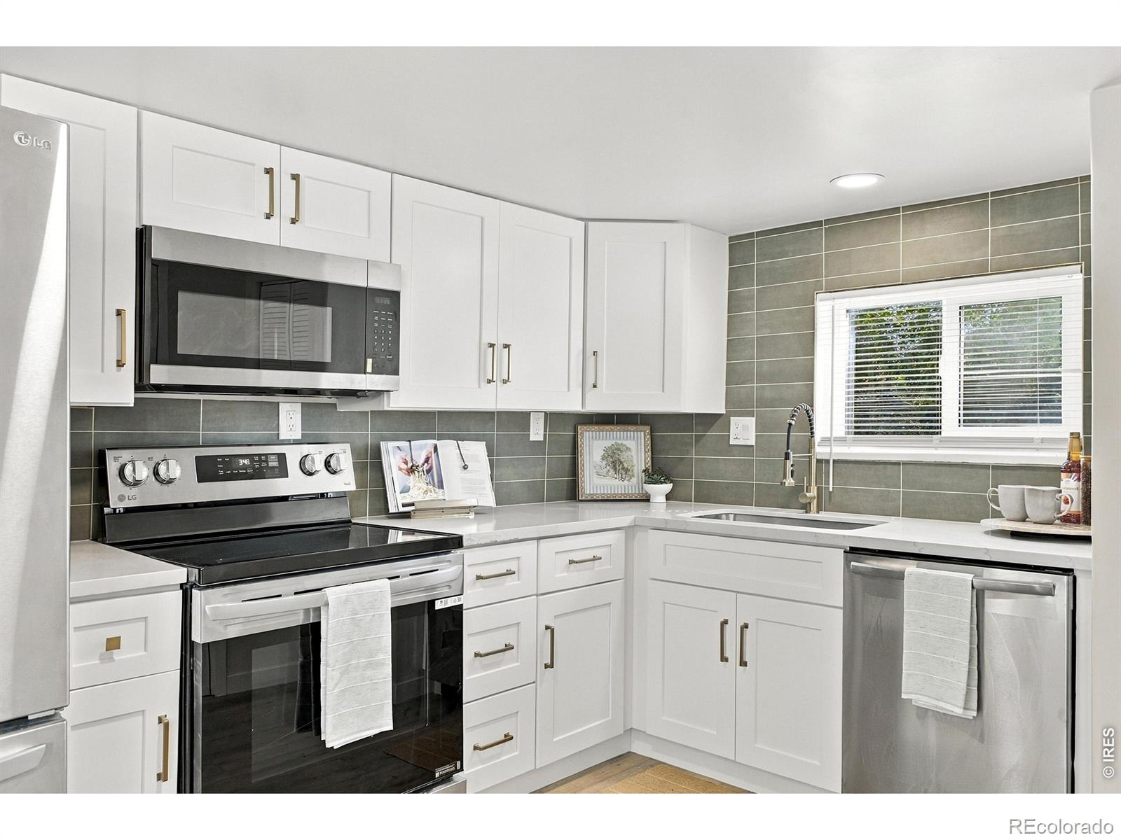 MLS Image #11 for 950 s leyden street,denver, Colorado