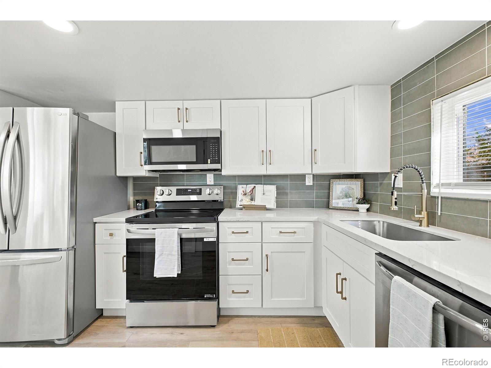 MLS Image #4 for 950 s leyden street,denver, Colorado
