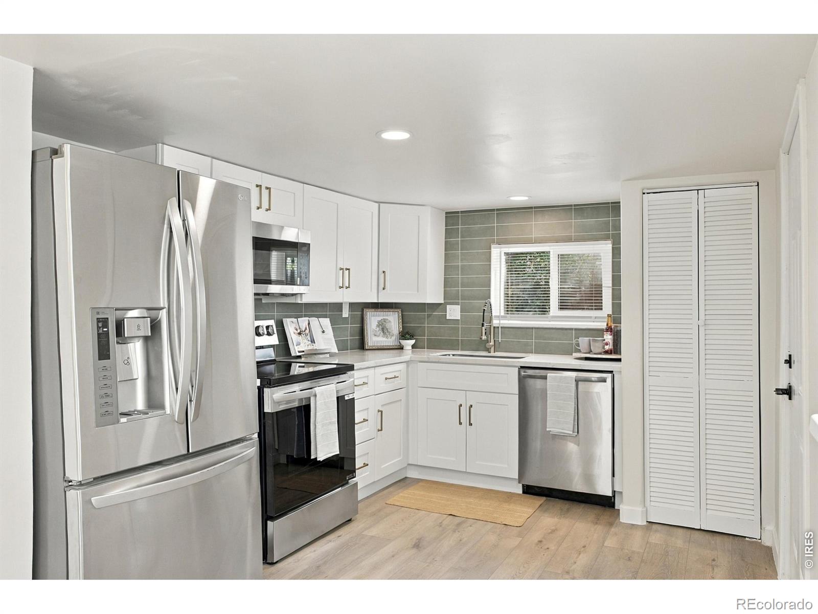 MLS Image #9 for 950 s leyden street,denver, Colorado