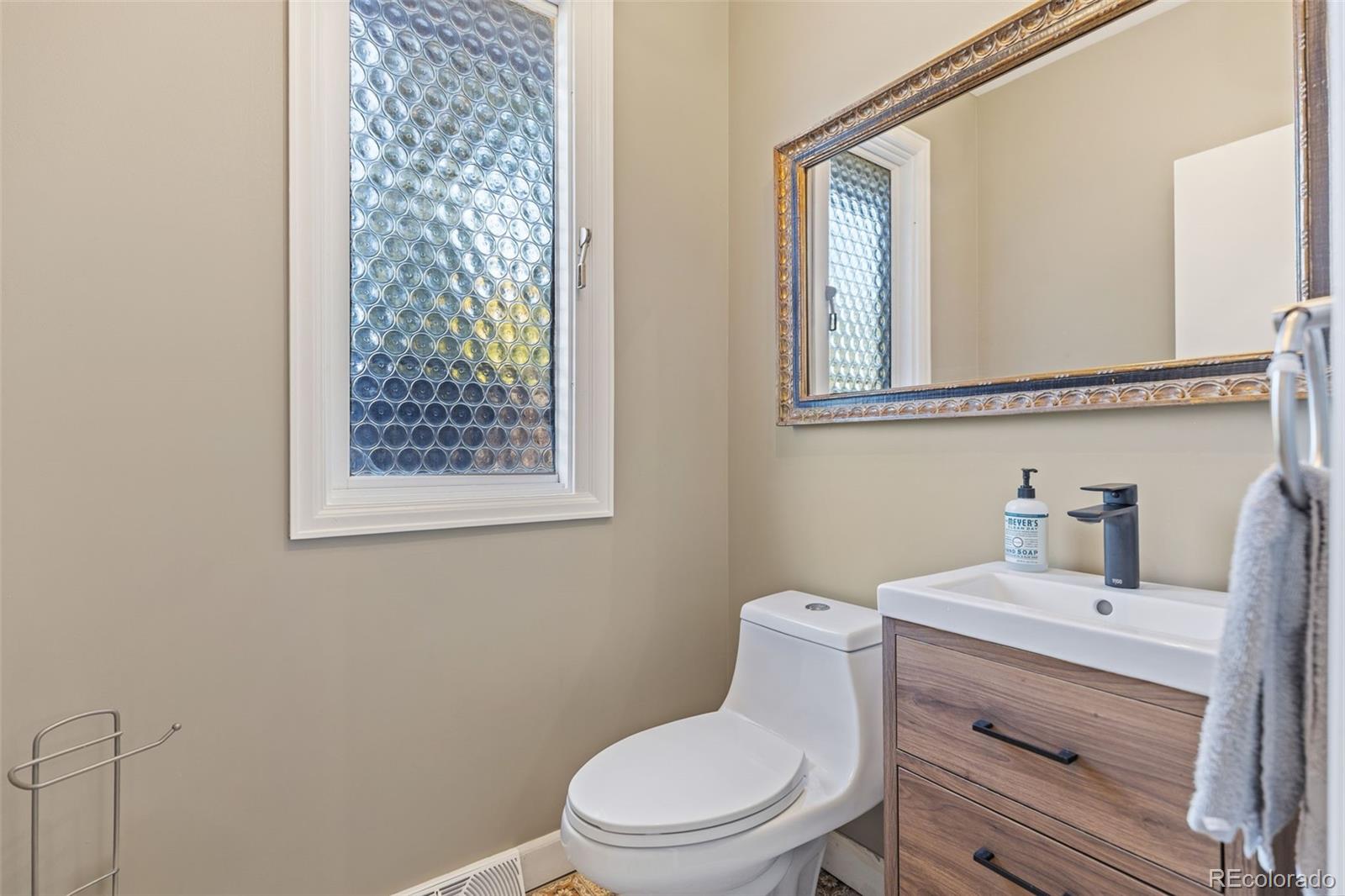 MLS Image #23 for 3691 s narcissus way,denver, Colorado