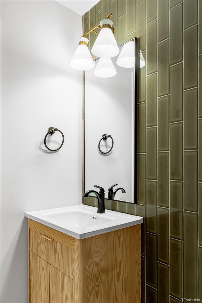 MLS Image #17 for 3645 s poplar street,denver, Colorado
