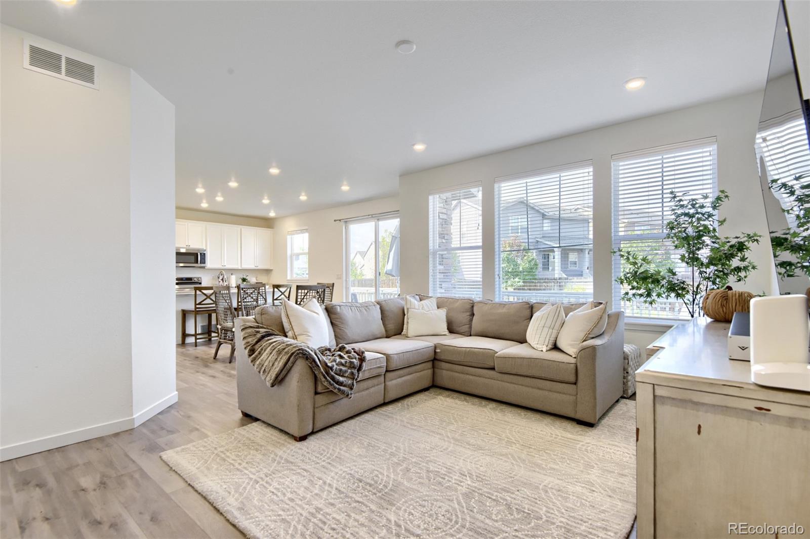 MLS Image #3 for 827 s flat rock way,aurora, Colorado