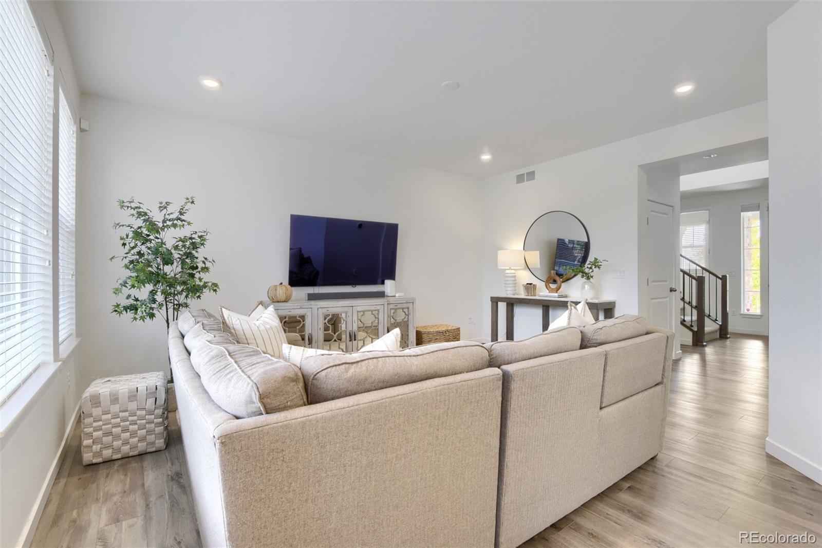 MLS Image #4 for 827 s flat rock way,aurora, Colorado