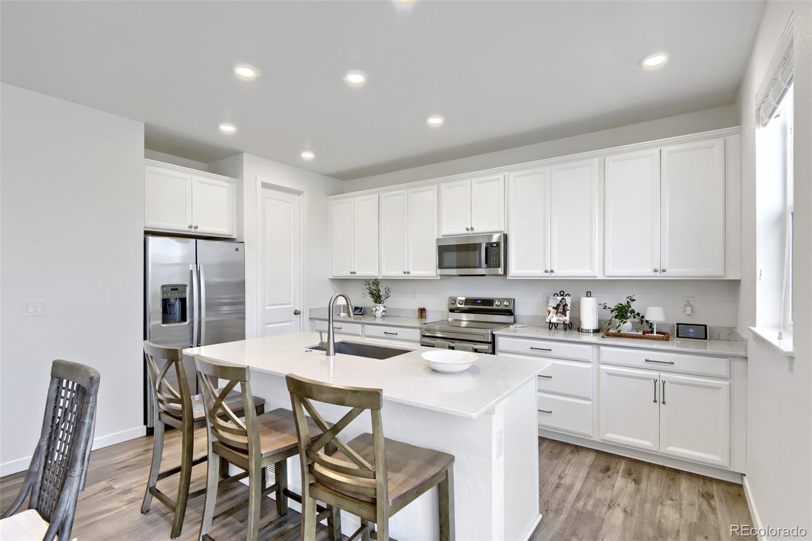 MLS Image #8 for 827 s flat rock way,aurora, Colorado