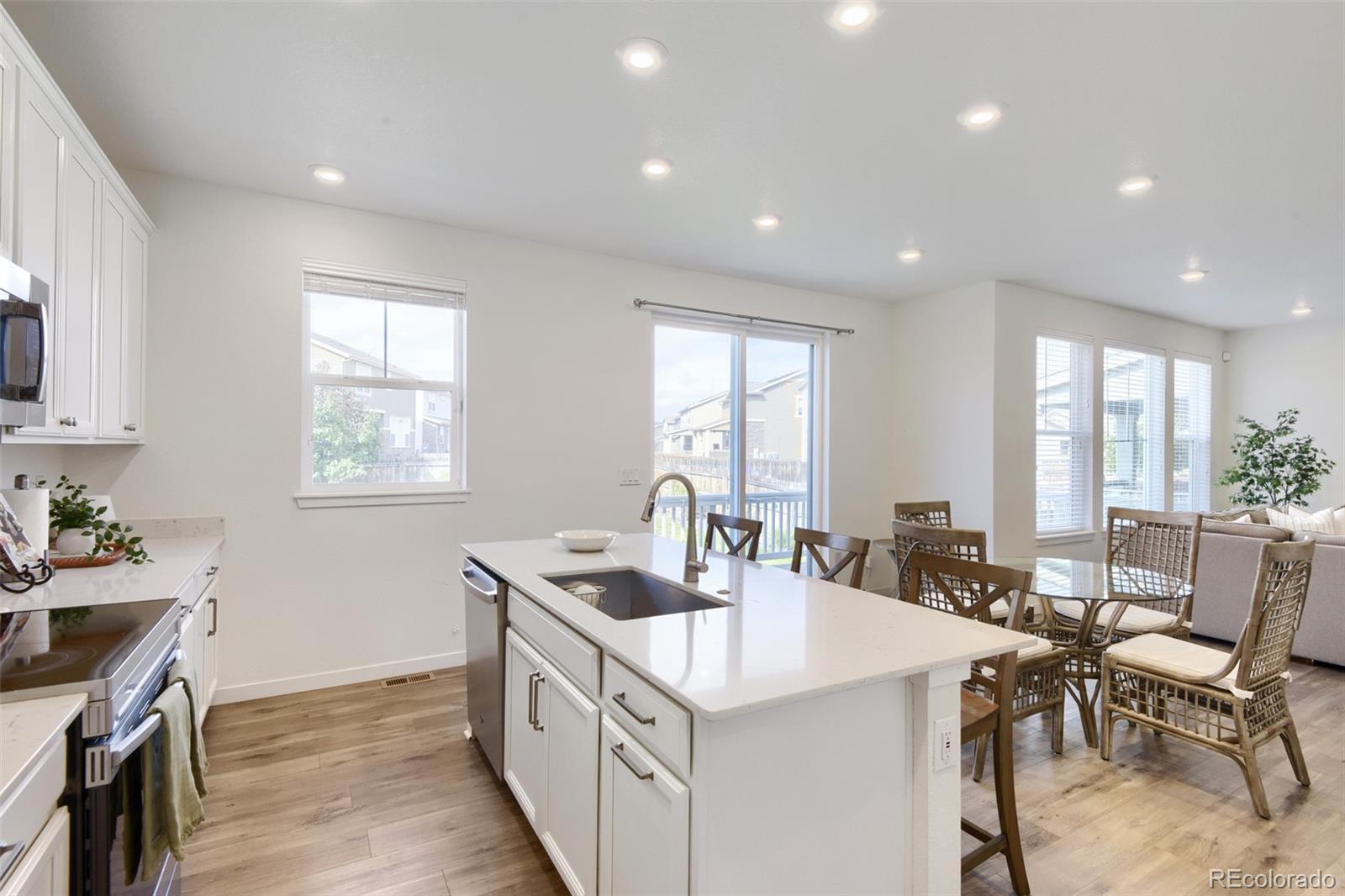 MLS Image #9 for 827 s flat rock way,aurora, Colorado