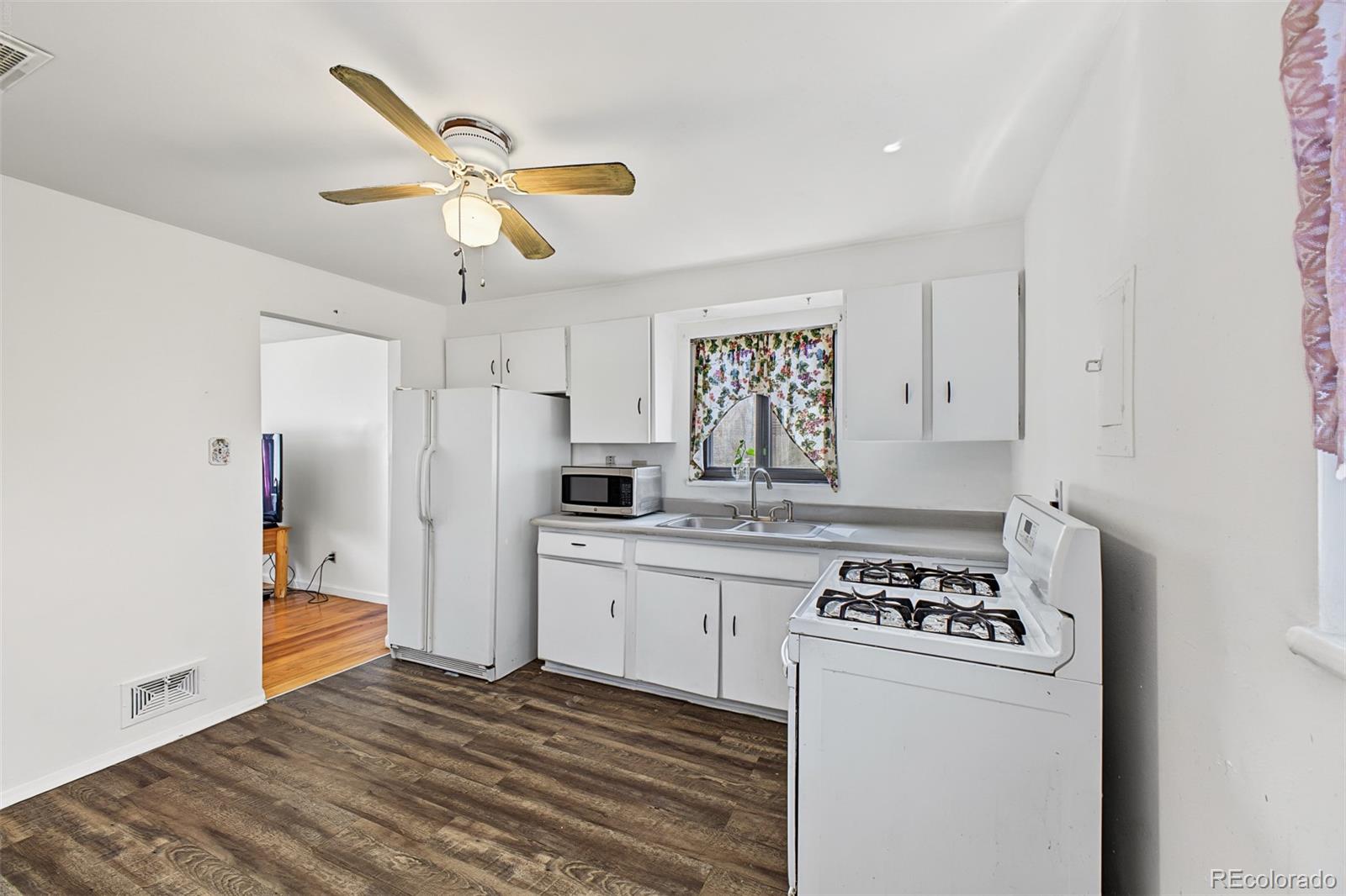 MLS Image #9 for 3015  carson street,aurora, Colorado