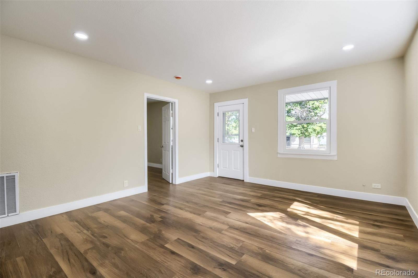 MLS Image #4 for 321  stuart street,denver, Colorado