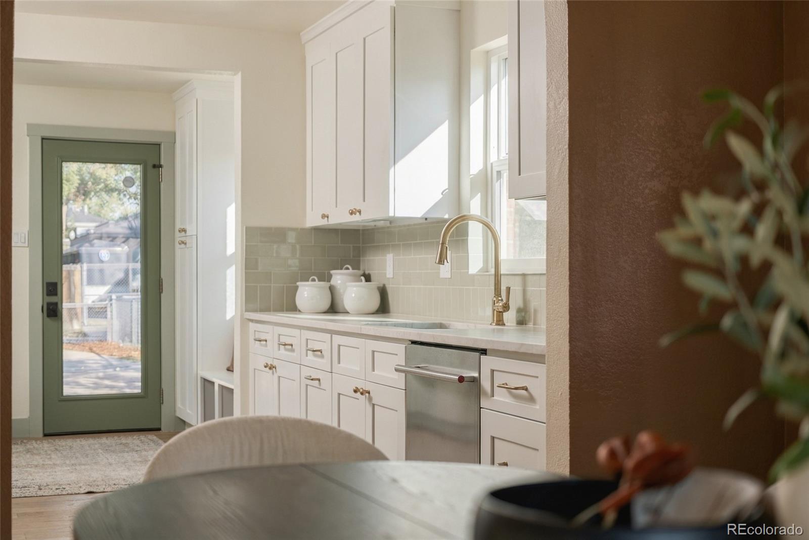 MLS Image #11 for 1610  roslyn street,denver, Colorado