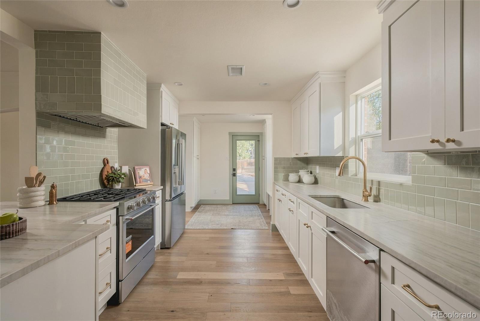 MLS Image #12 for 1610  roslyn street,denver, Colorado