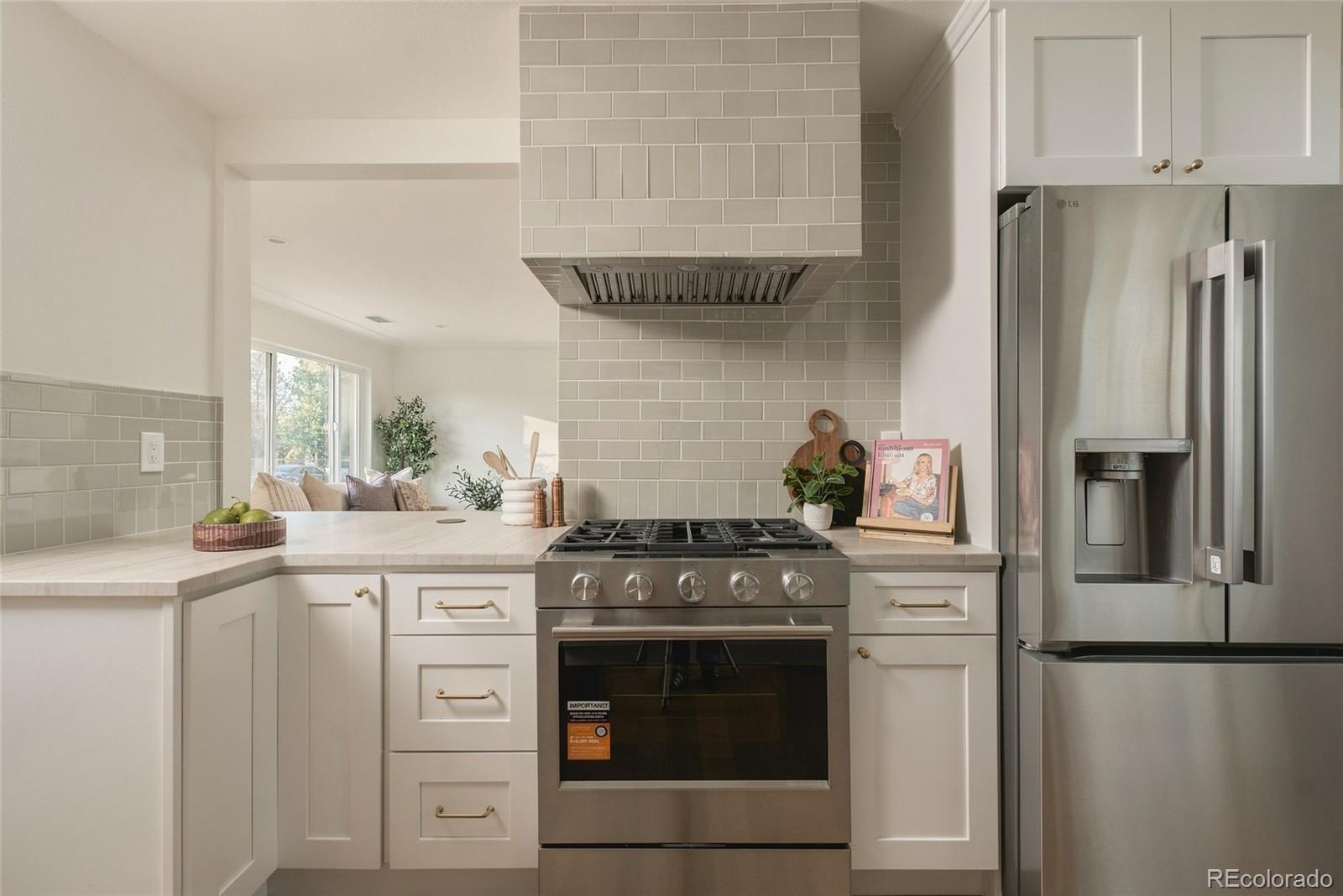 MLS Image #15 for 1610  roslyn street,denver, Colorado