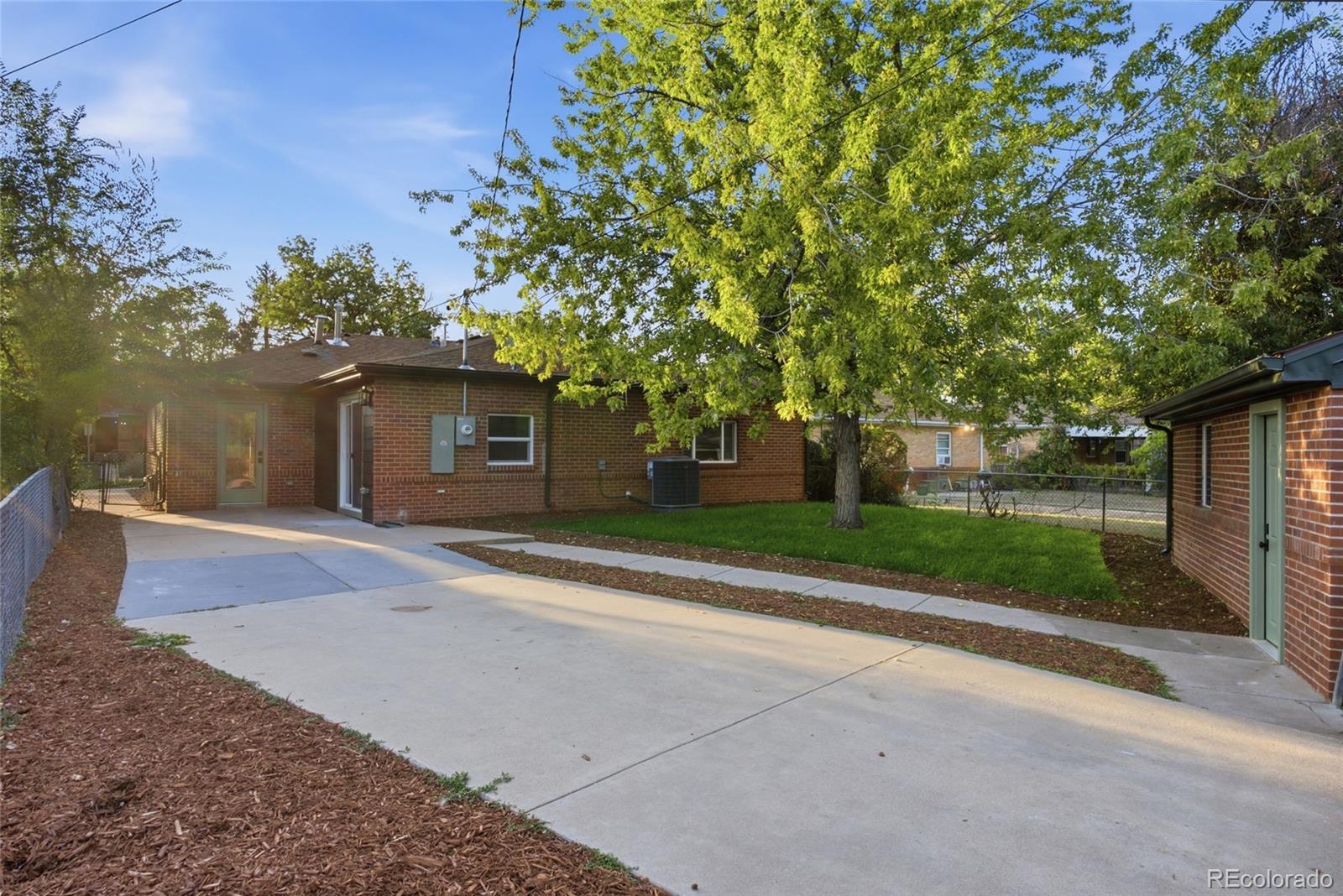 MLS Image #36 for 1610  roslyn street,denver, Colorado