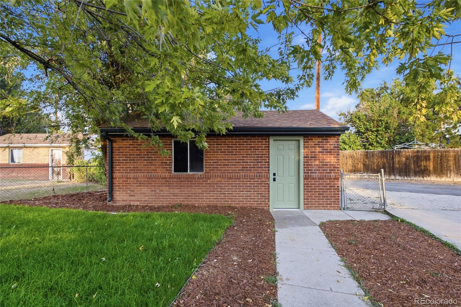MLS Image #37 for 1610  roslyn street,denver, Colorado