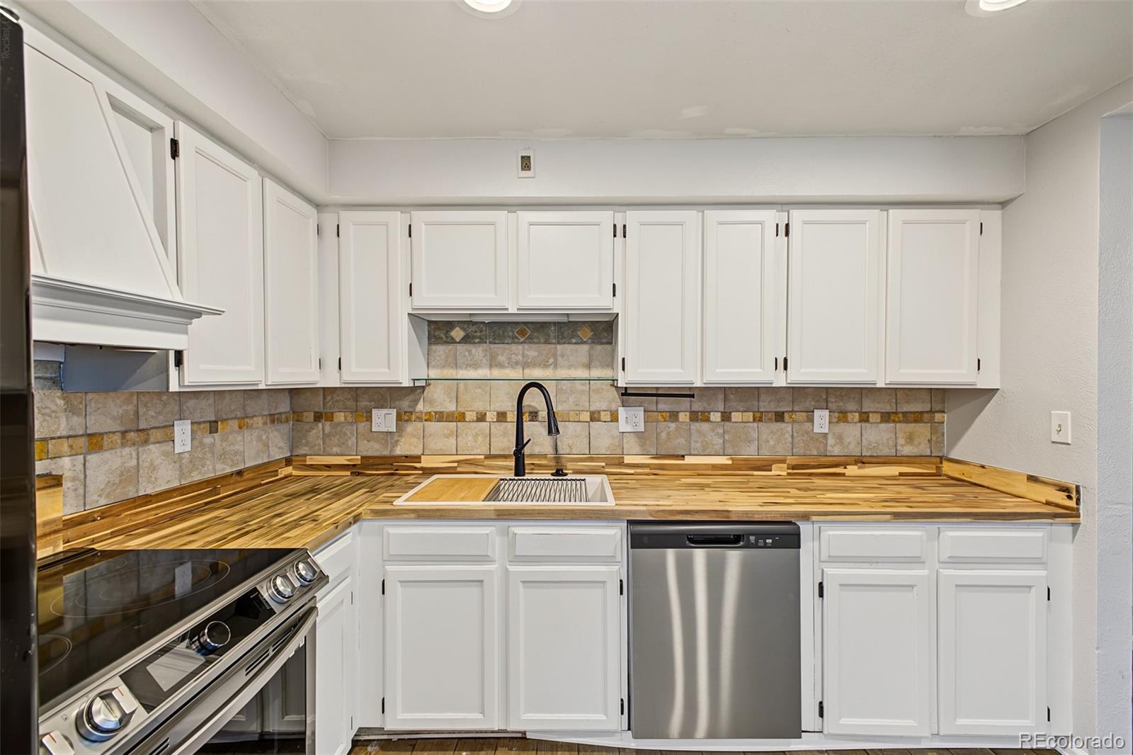 MLS Image #7 for 9288 w maryland place,lakewood, Colorado