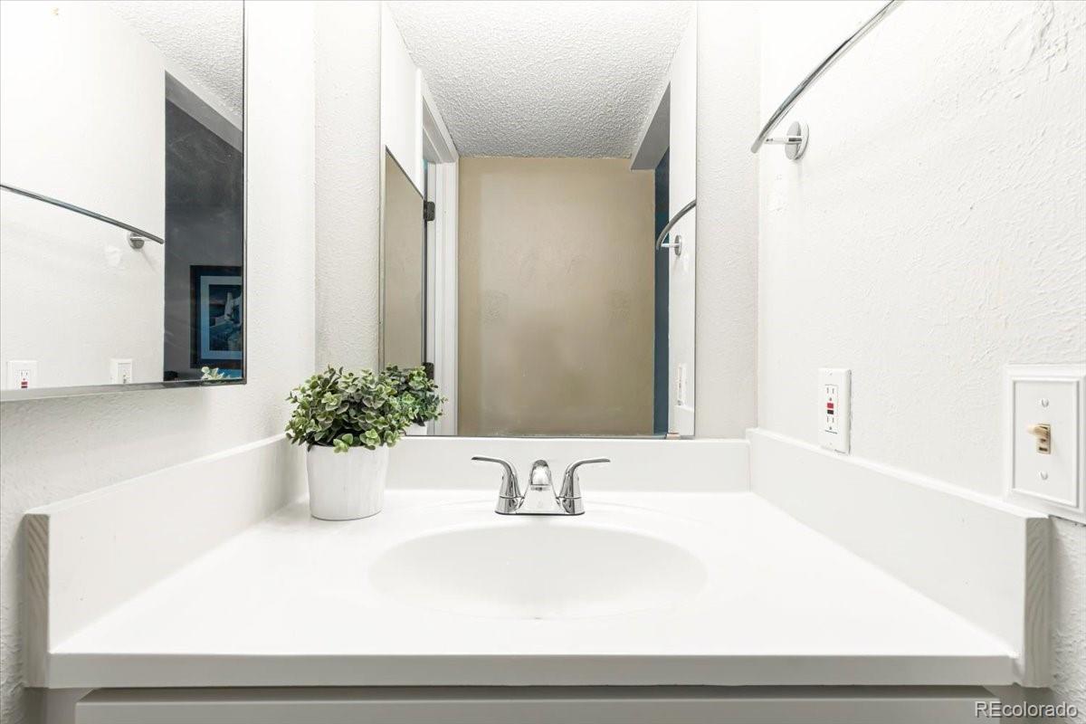 MLS Image #2 for 3121 s tamarac drive 302h,denver, Colorado