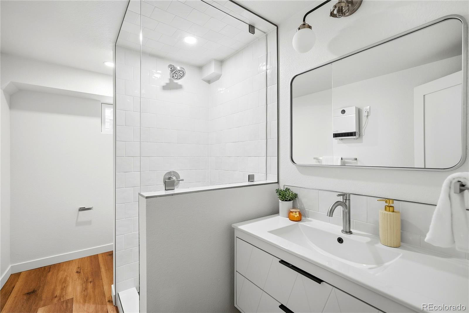 MLS Image #11 for 800 s emerson street,denver, Colorado