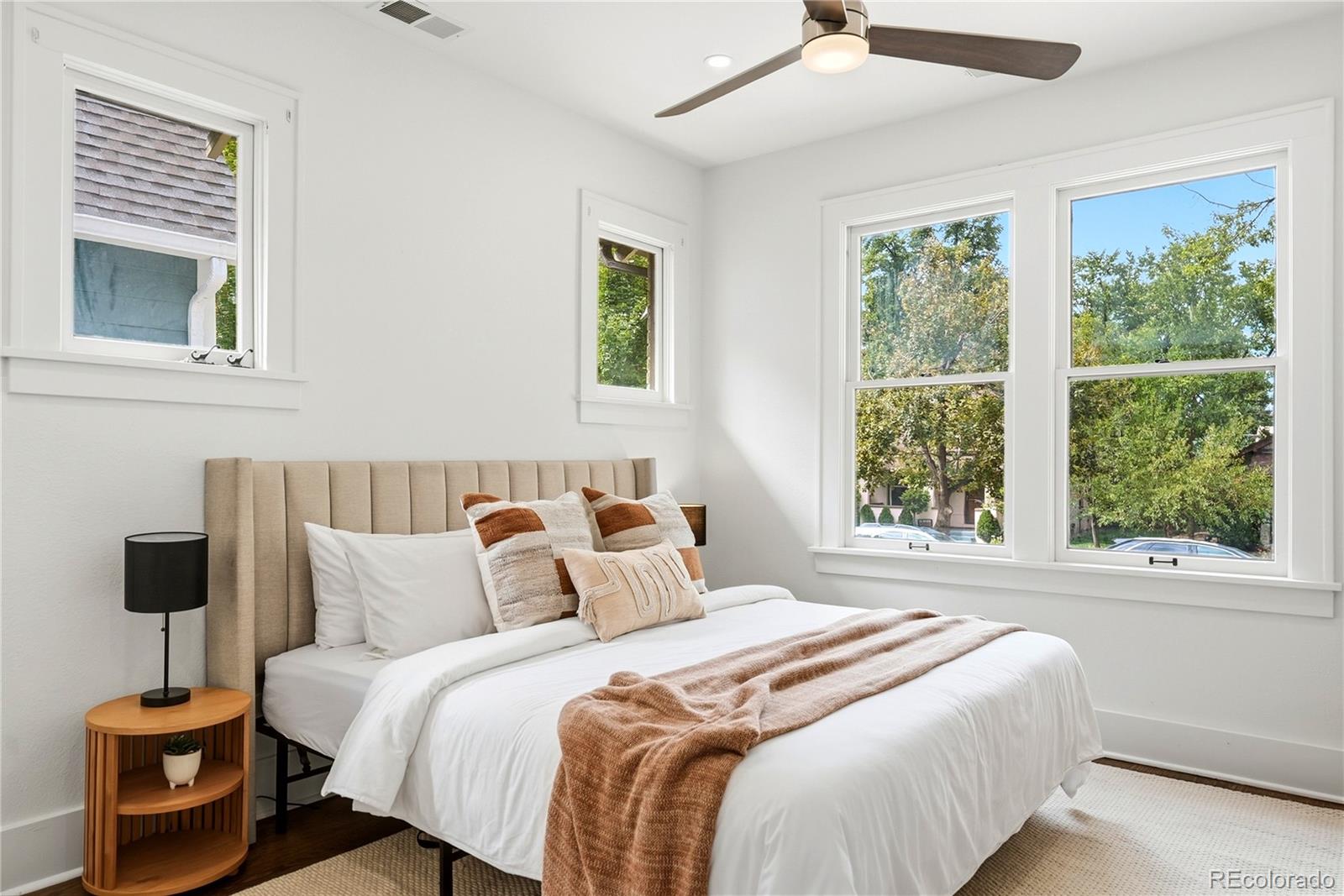 MLS Image #2 for 800 s emerson street,denver, Colorado