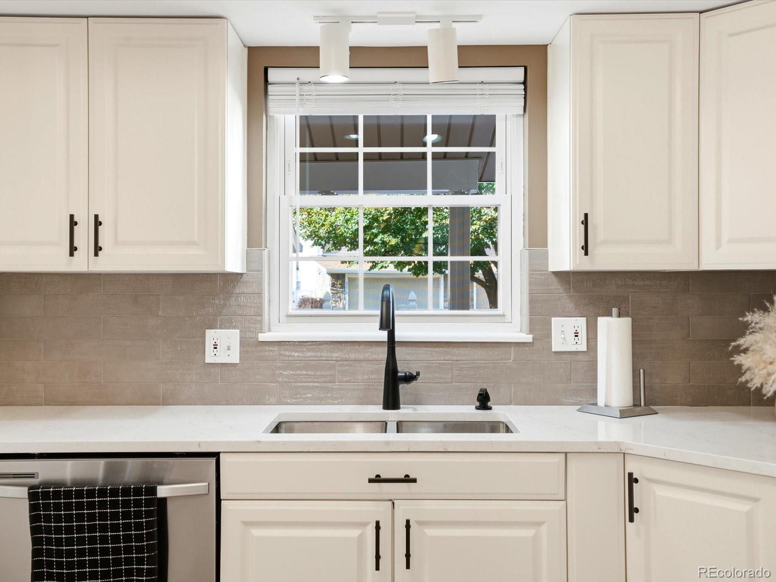 MLS Image #8 for 3284 s heather gardens way,aurora, Colorado
