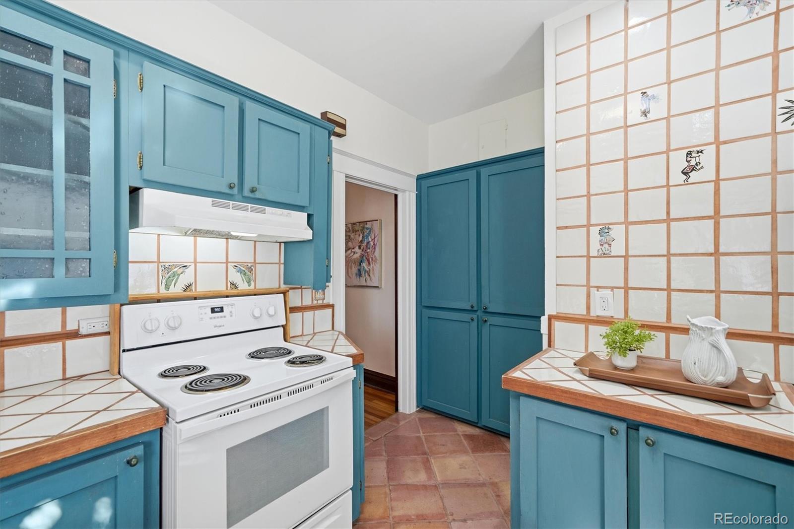 MLS Image #15 for 314 s clarkson street,denver, Colorado