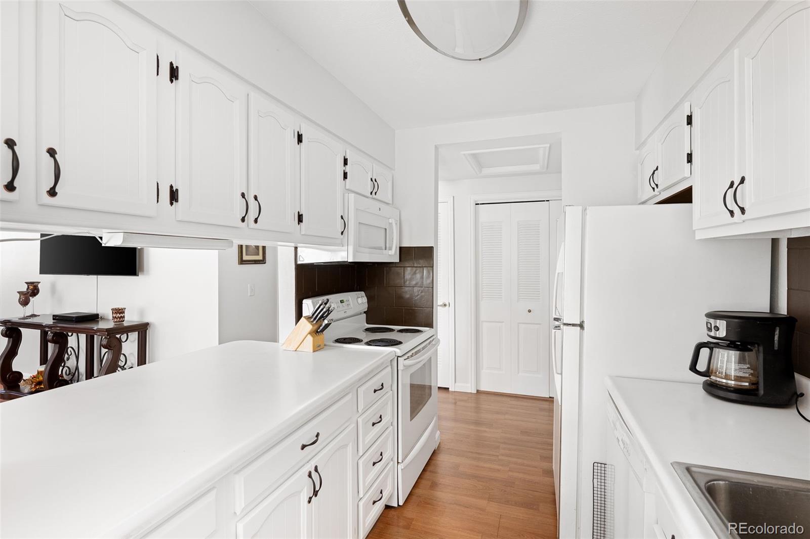 MLS Image #11 for 8433  everett way,arvada, Colorado