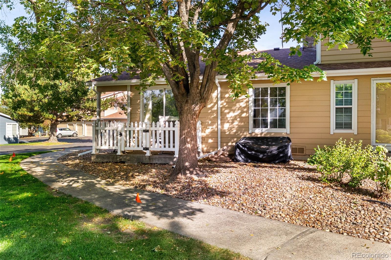 MLS Image #2 for 8433  everett way,arvada, Colorado