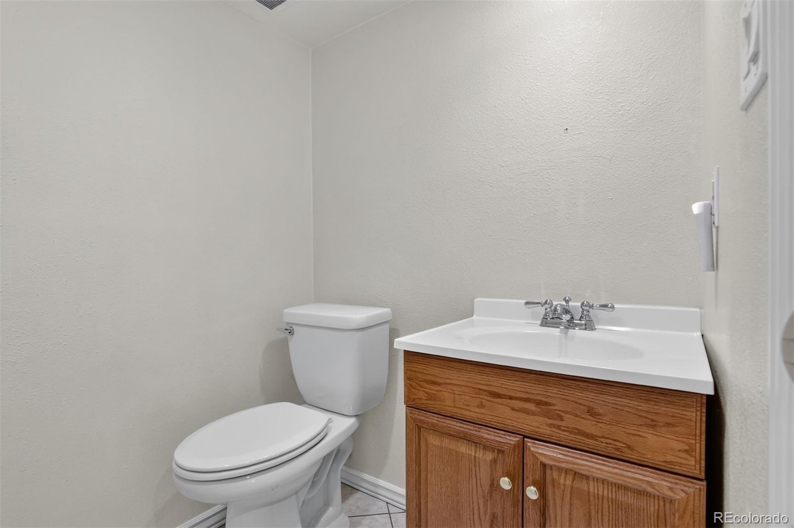 MLS Image #12 for 2885 s teller street,denver, Colorado