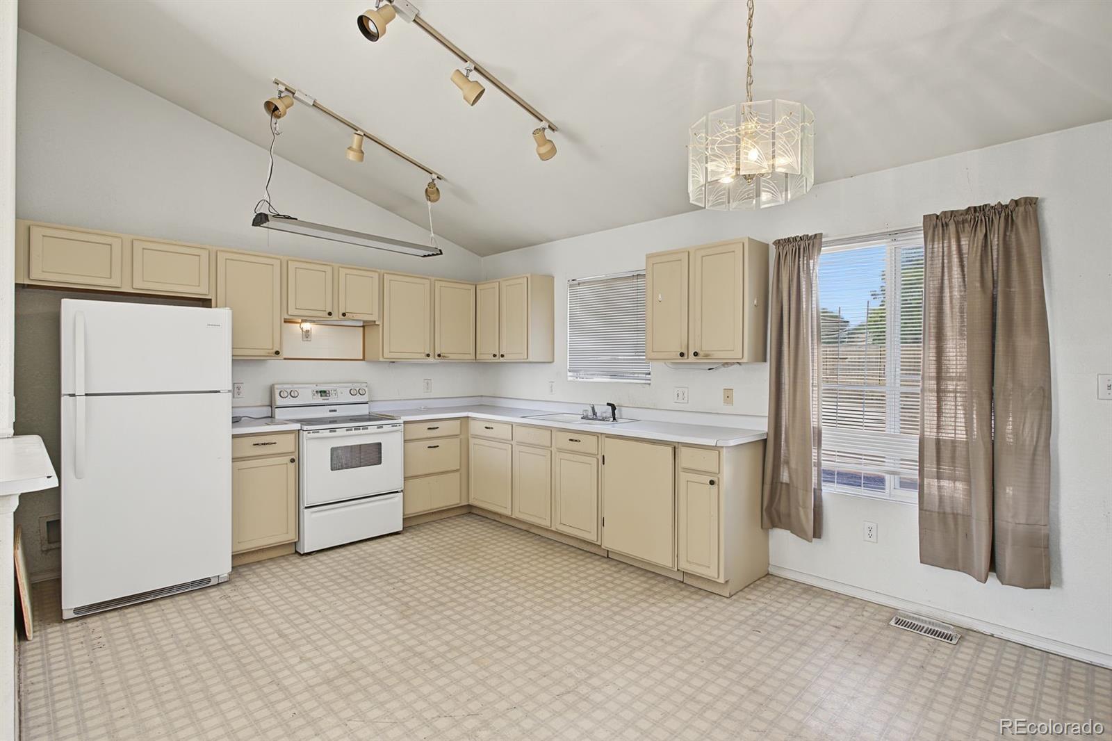 MLS Image #7 for 876 s blakeland drive,pueblo west, Colorado