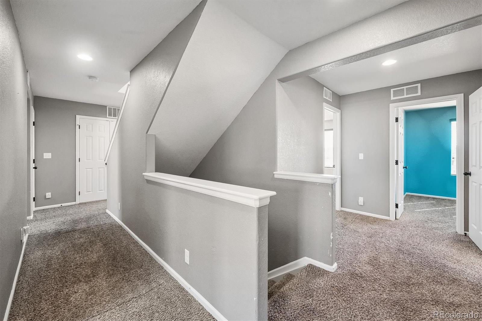 MLS Image #14 for 19045  robins drive,denver, Colorado