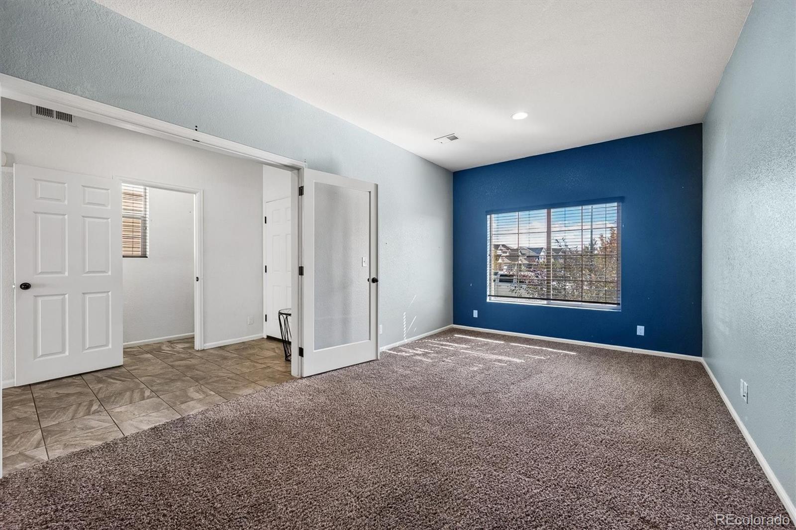 MLS Image #4 for 19045  robins drive,denver, Colorado