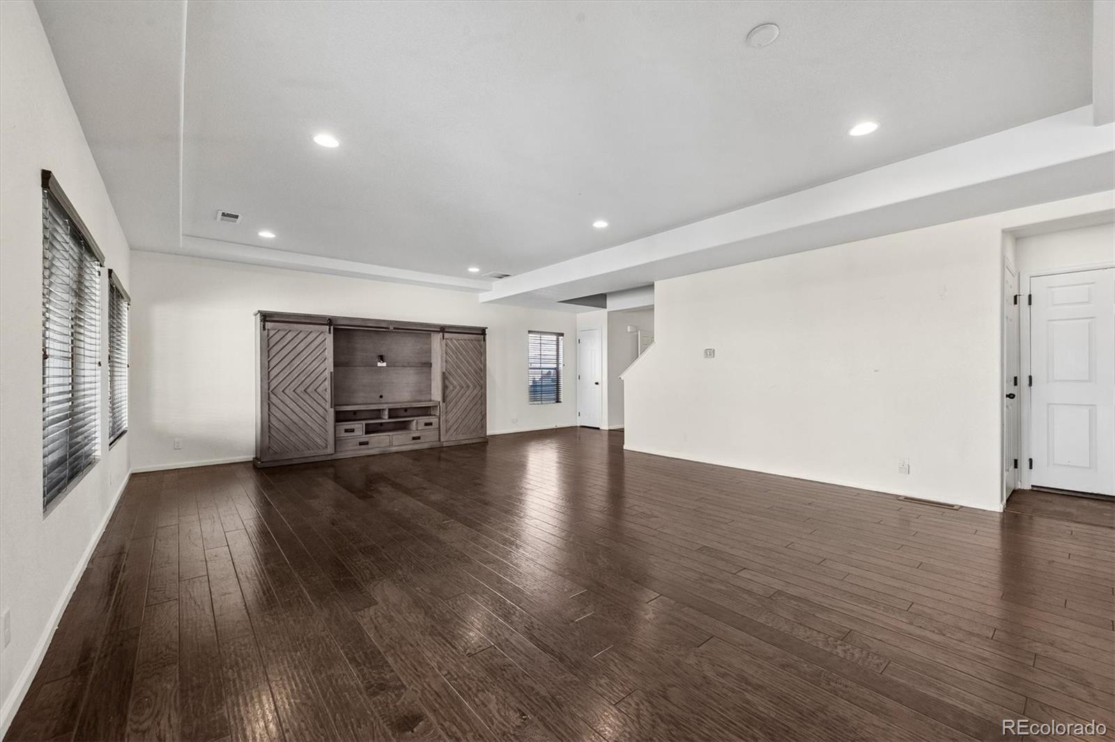 MLS Image #8 for 19045  robins drive,denver, Colorado
