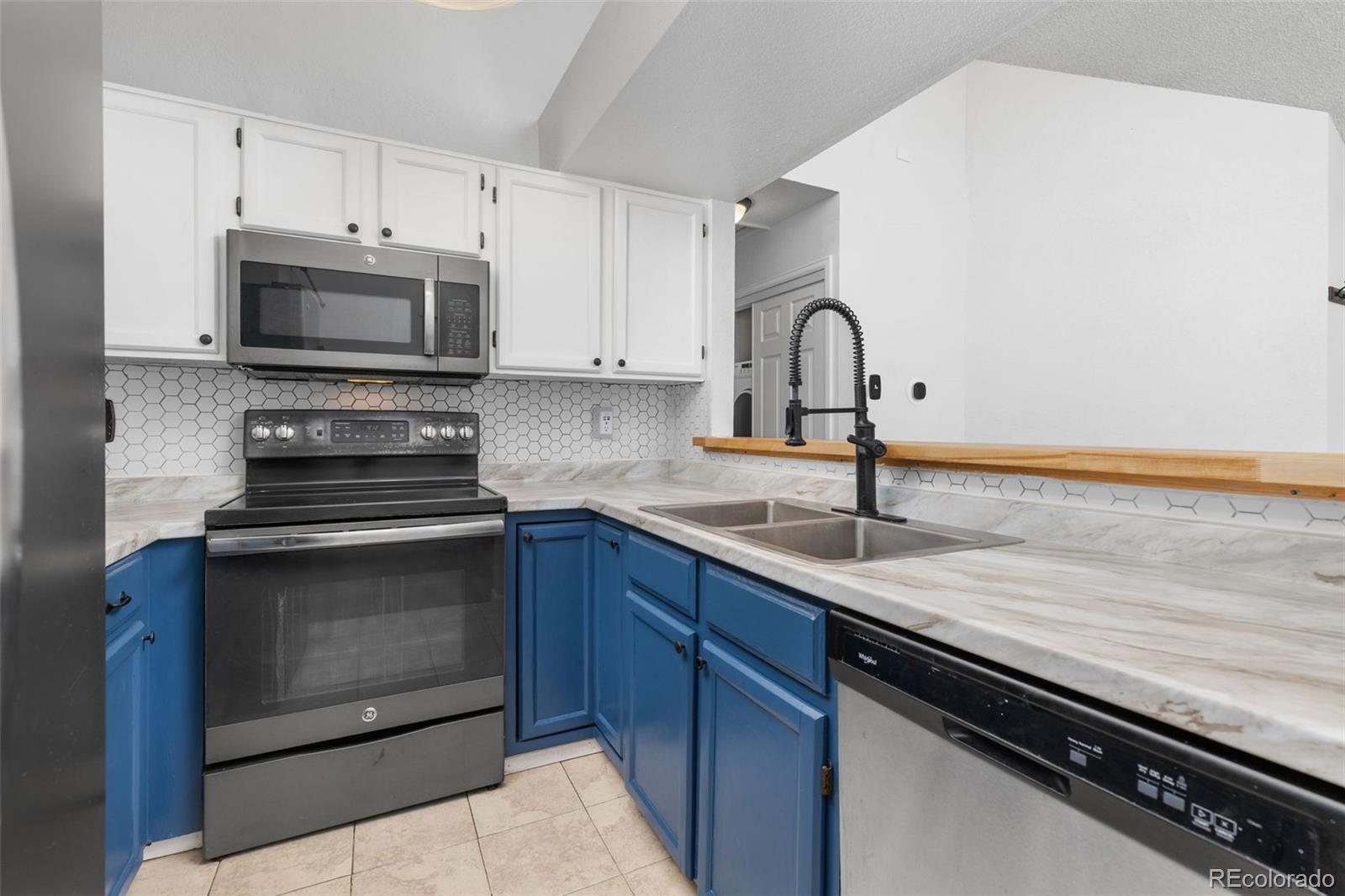 MLS Image #10 for 985 s miller street,lakewood, Colorado