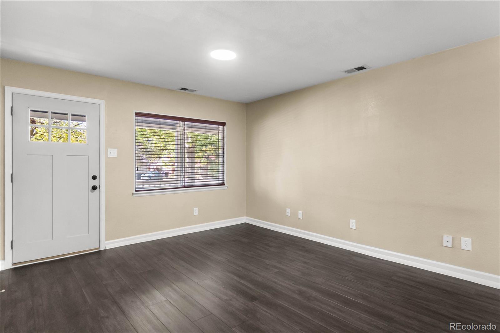 MLS Image #10 for 3060 s grape way,denver, Colorado