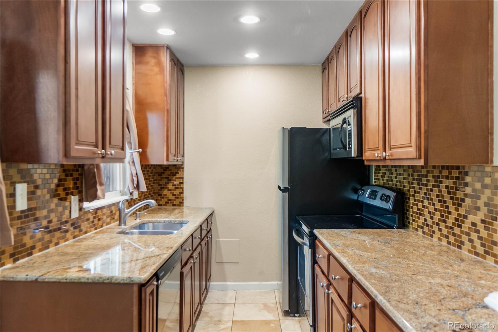MLS Image #14 for 3060 s grape way,denver, Colorado