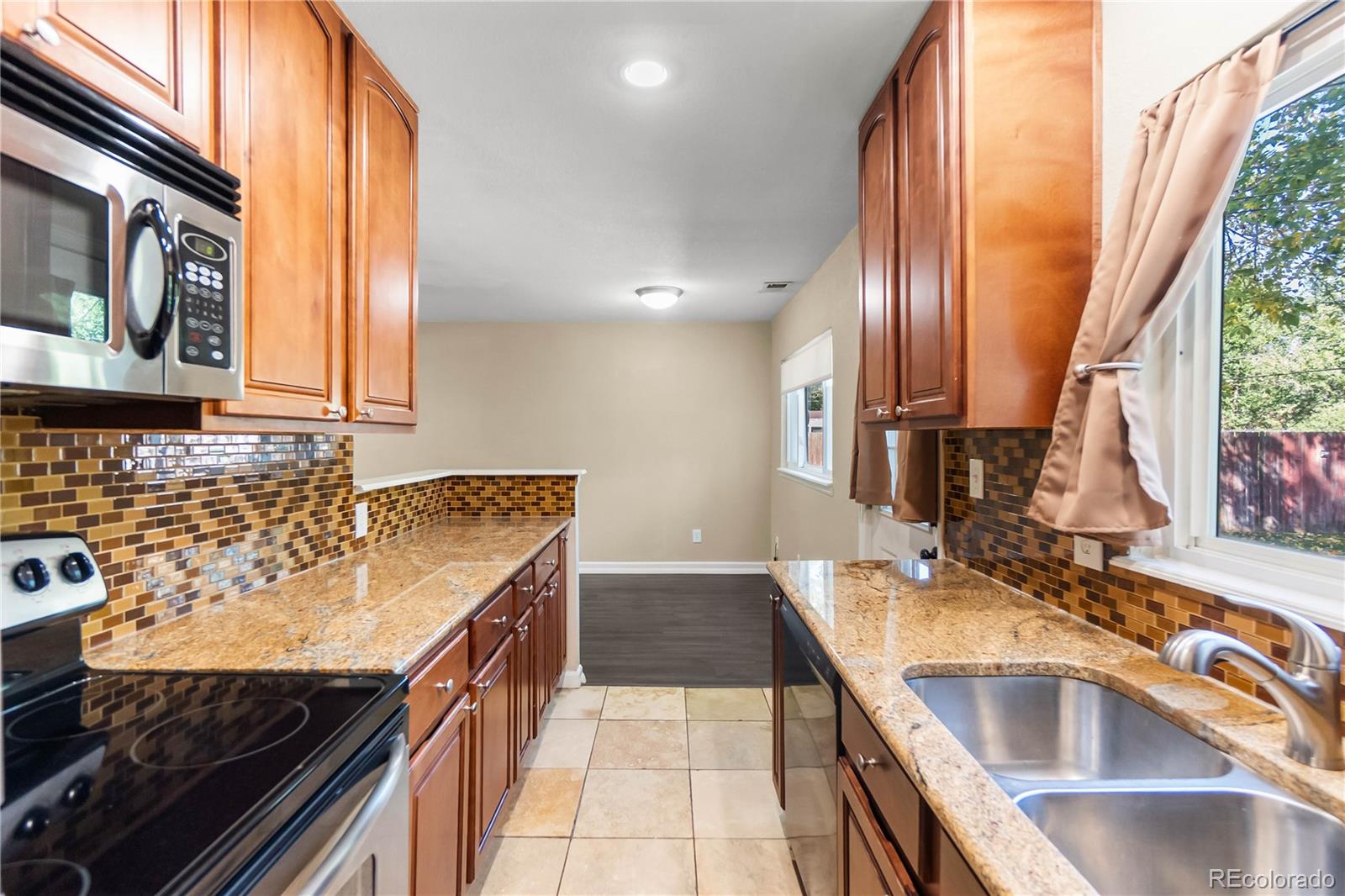 MLS Image #16 for 3060 s grape way,denver, Colorado