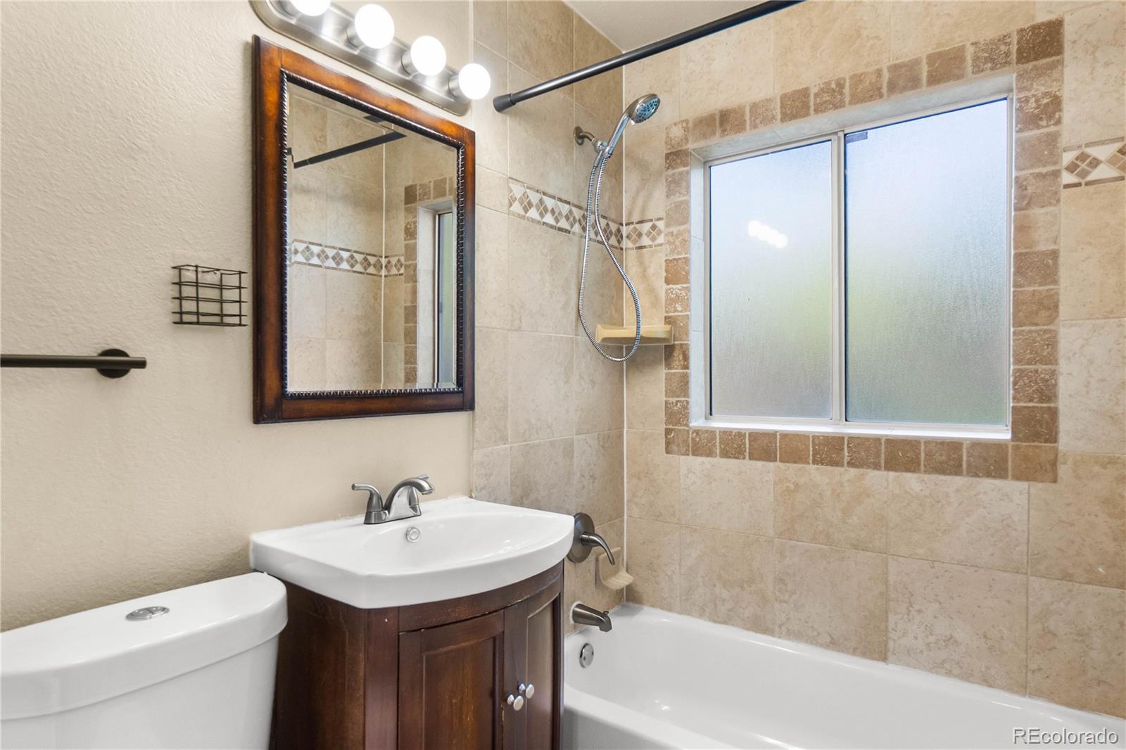 MLS Image #4 for 3060 s grape way,denver, Colorado