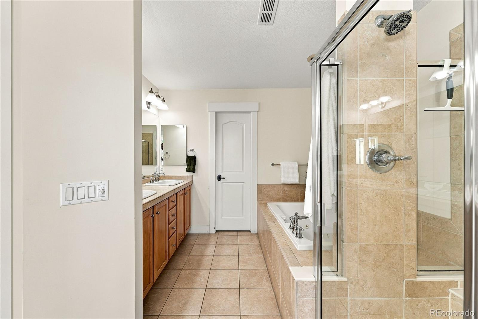 MLS Image #33 for 8226 e 28th drive,denver, Colorado