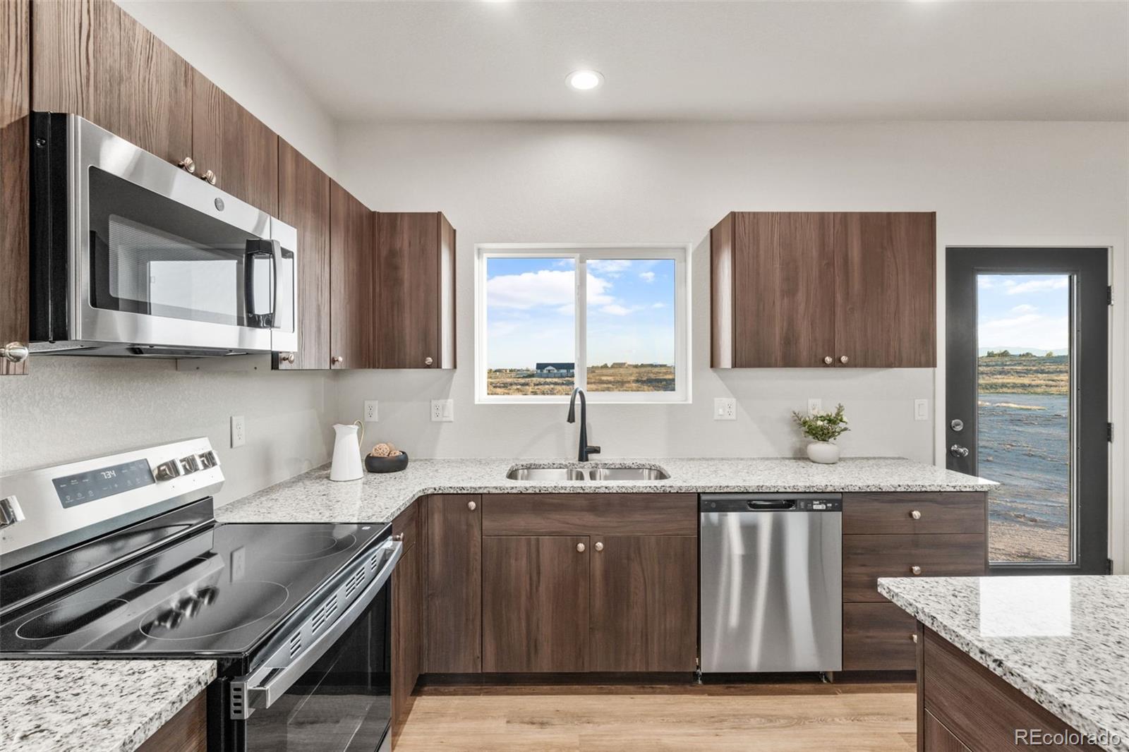 MLS Image #14 for 832 e loma drive,pueblo west, Colorado