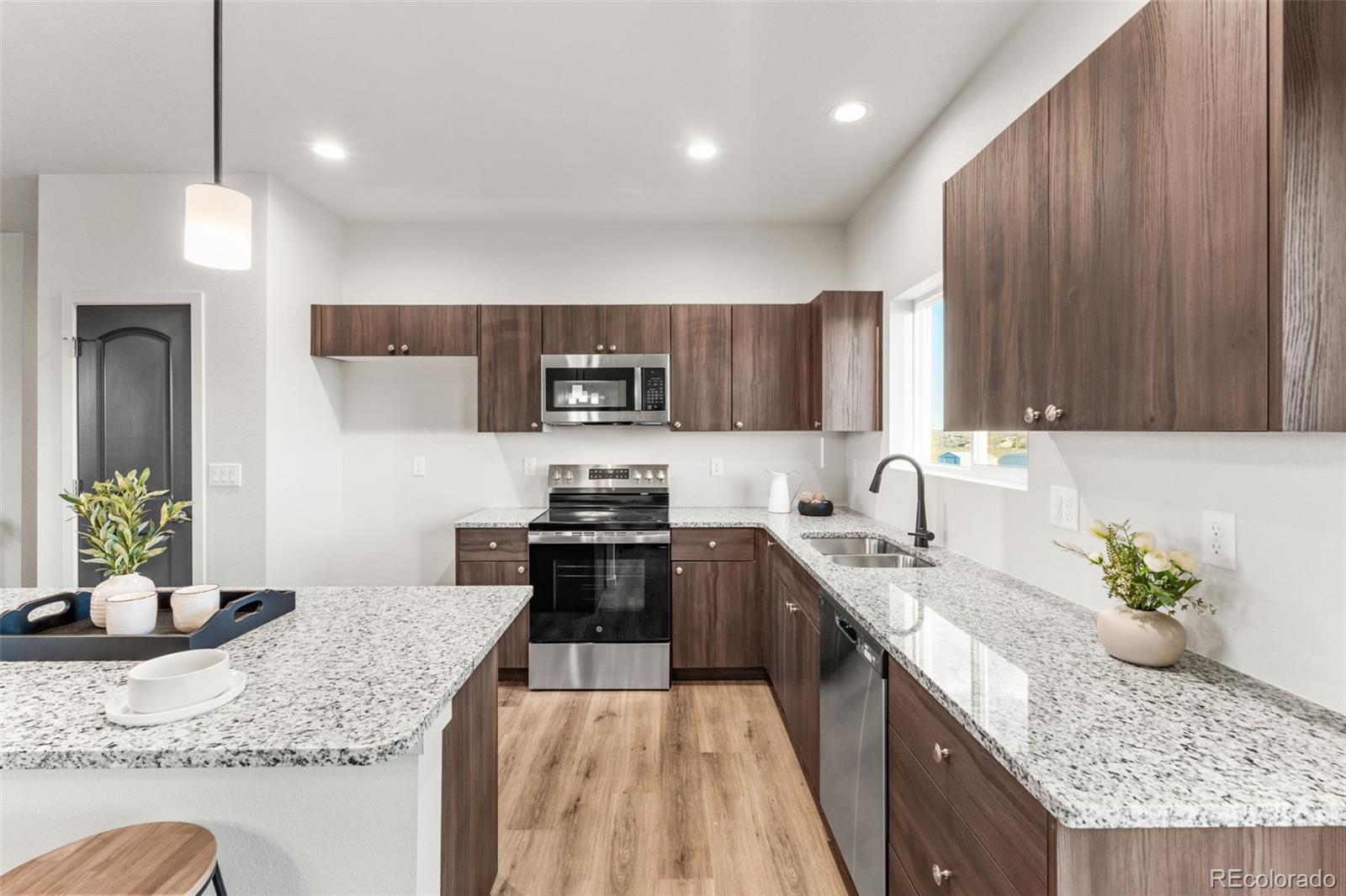 MLS Image #15 for 832 e loma drive,pueblo west, Colorado