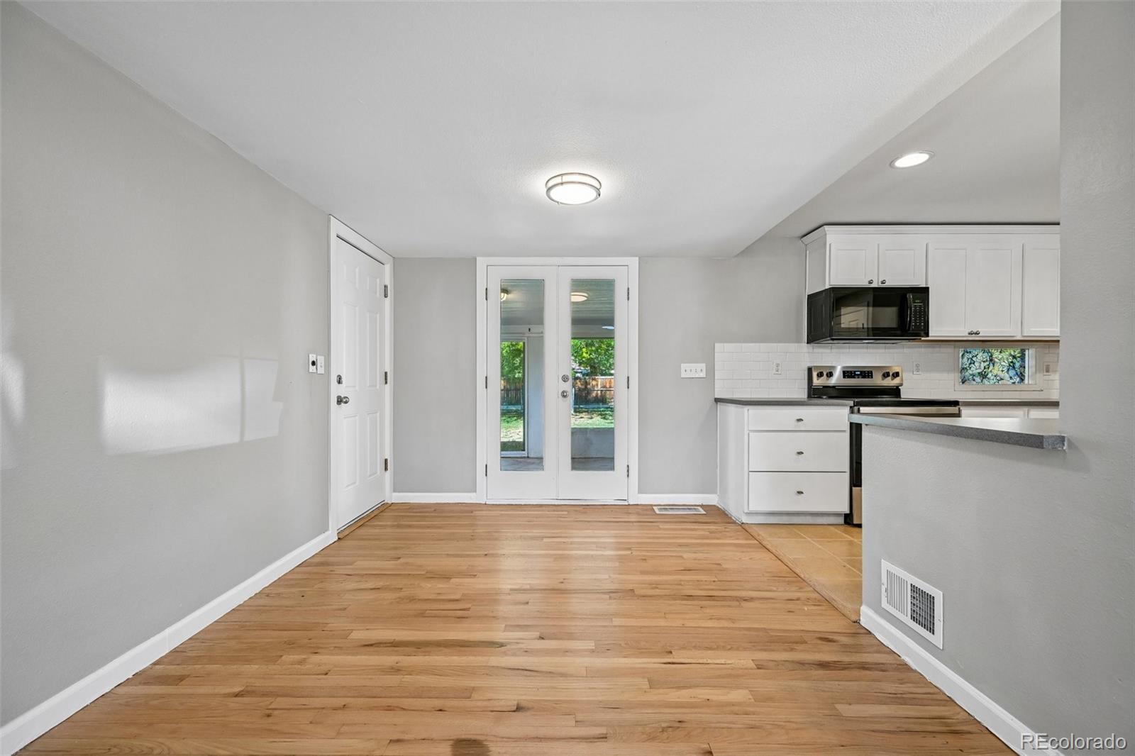 MLS Image #10 for 9899 e 7th avenue,aurora, Colorado