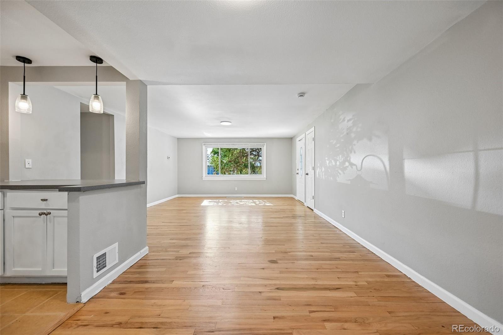 MLS Image #11 for 9899 e 7th avenue,aurora, Colorado