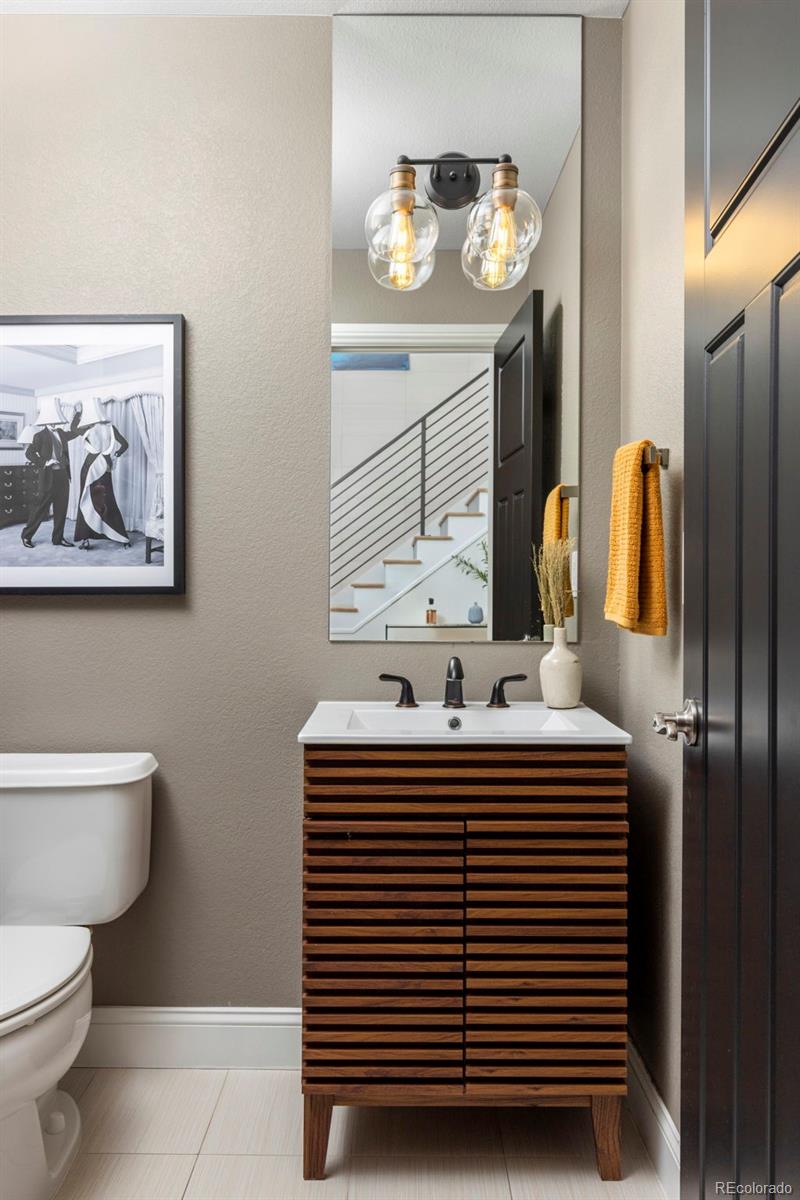 MLS Image #10 for 9177 e 4th place,denver, Colorado