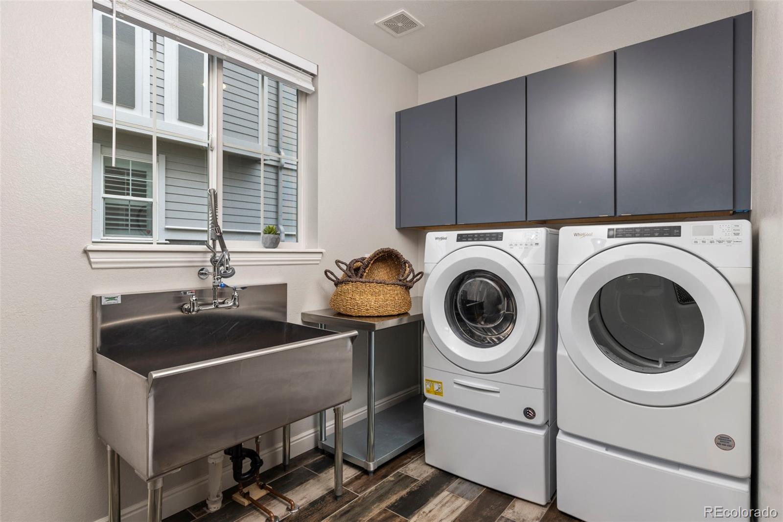 MLS Image #17 for 9177 e 4th place,denver, Colorado