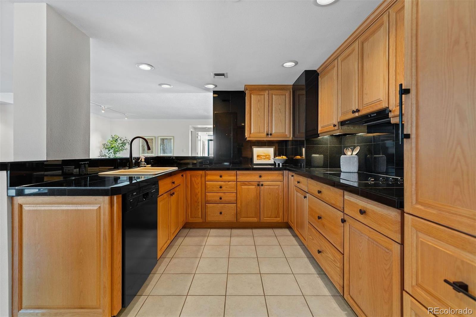 MLS Image #17 for 1777  larimer street 2102,denver, Colorado