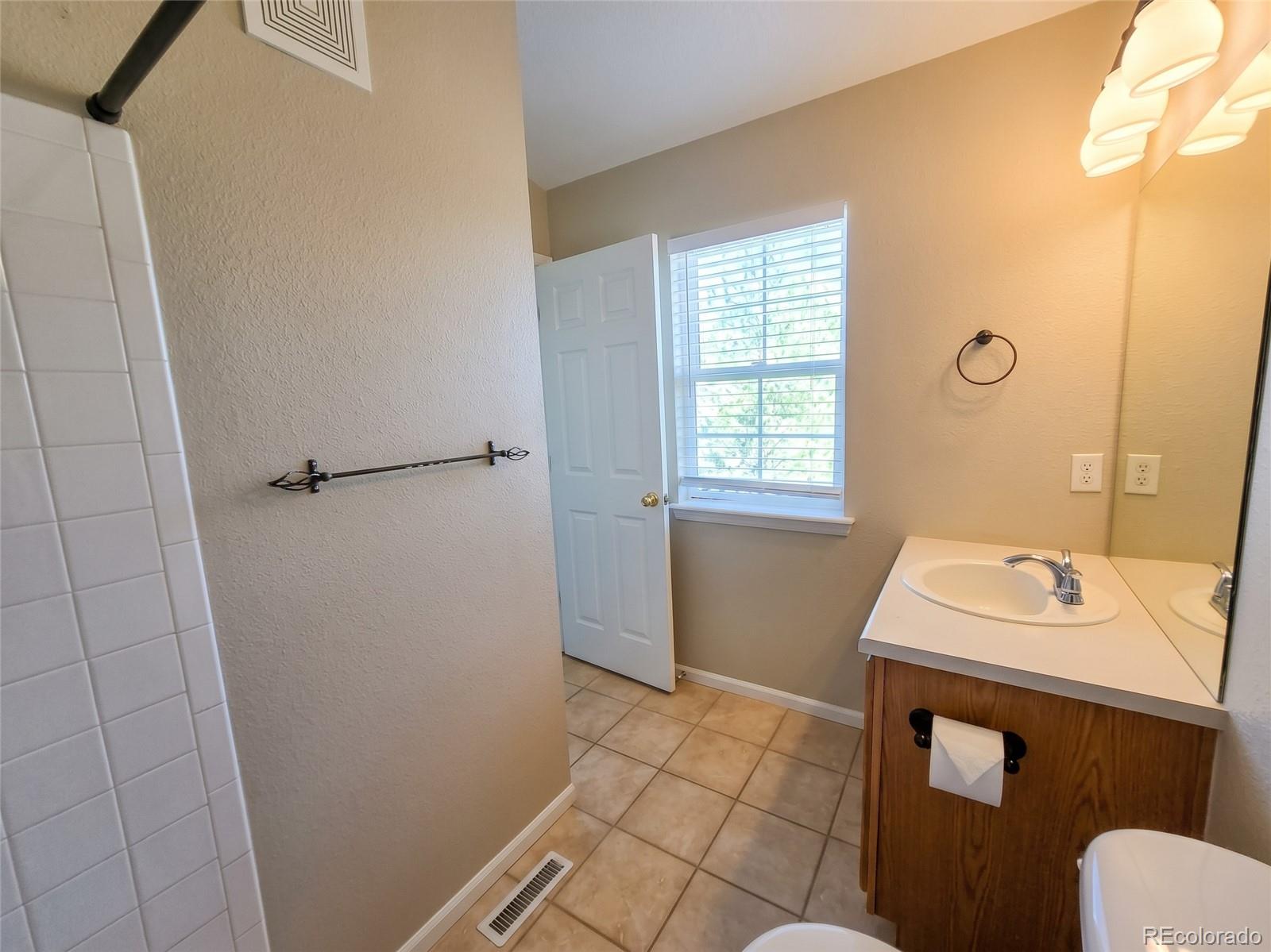 MLS Image #13 for 19238 e gunnison circle,aurora, Colorado