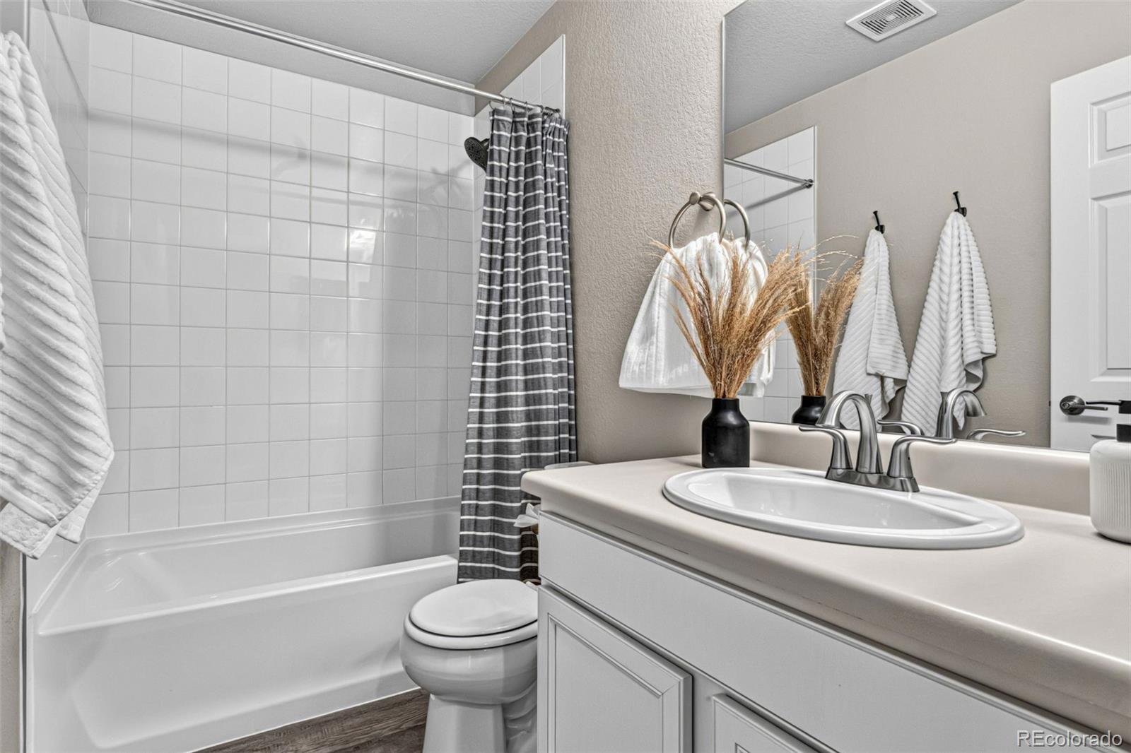 MLS Image #19 for 16195 e warner drive,denver, Colorado
