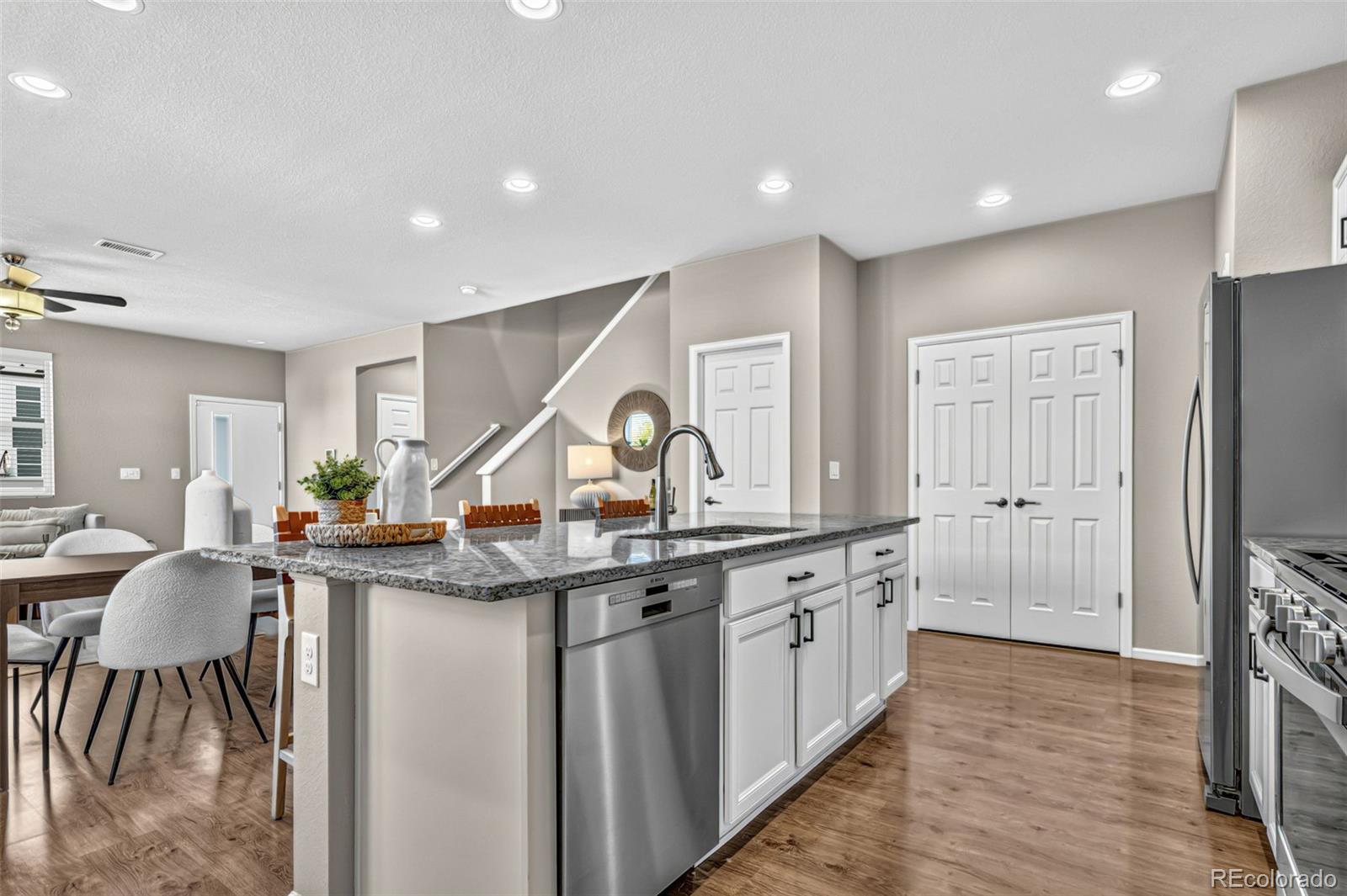 MLS Image #6 for 16195 e warner drive,denver, Colorado